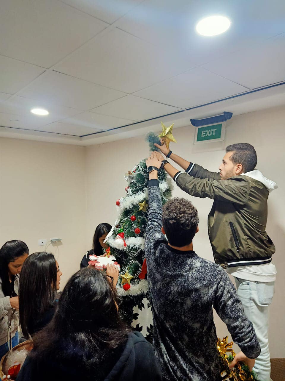 Preparations of students of El Alamein branch to celebrate Christmas
